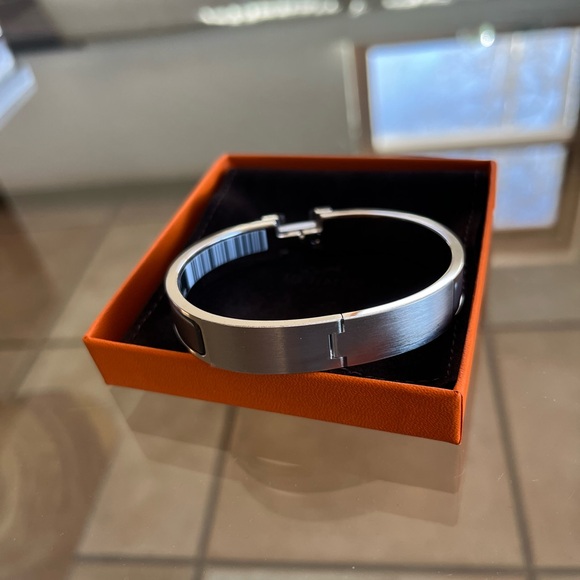 Hermès Clic HH Men’s Bracelet in Gris Étain Mat - Picture 9 of 14